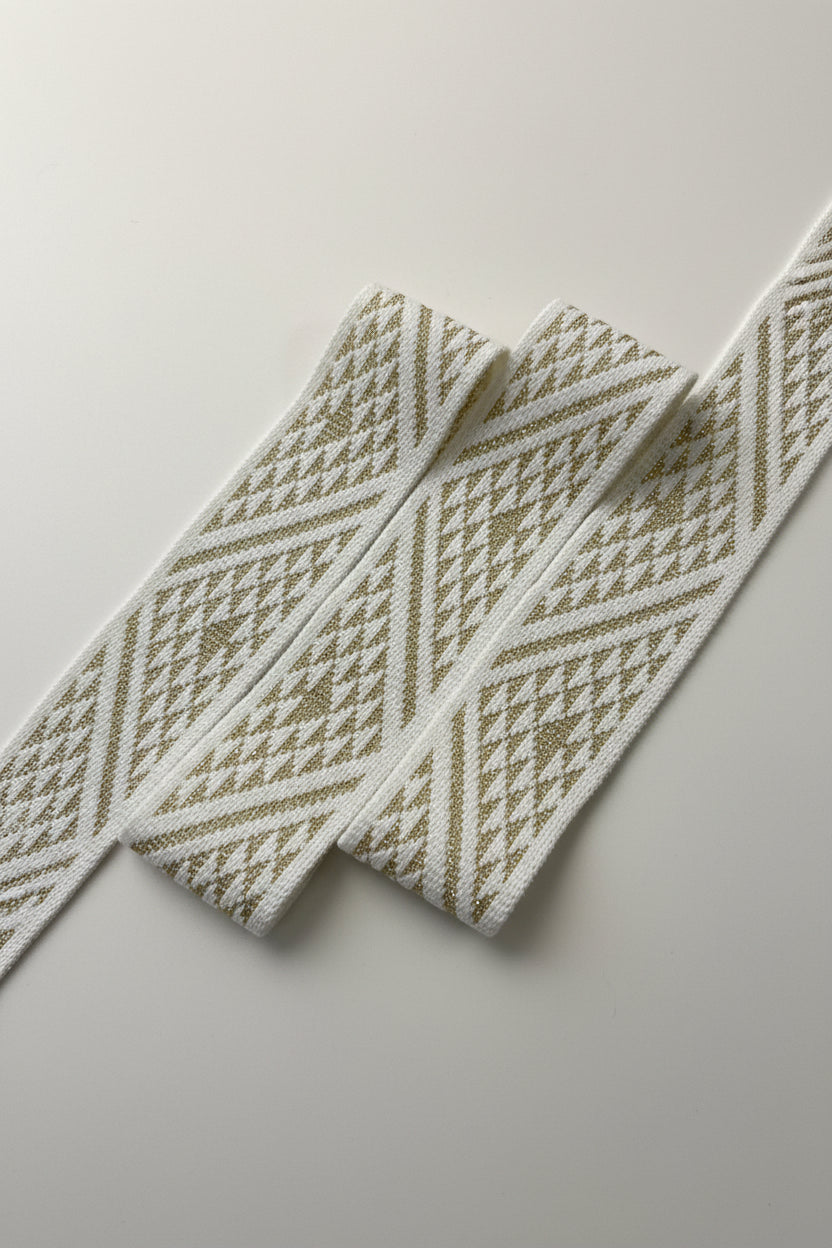 Hiwa White Contemporary Korowai