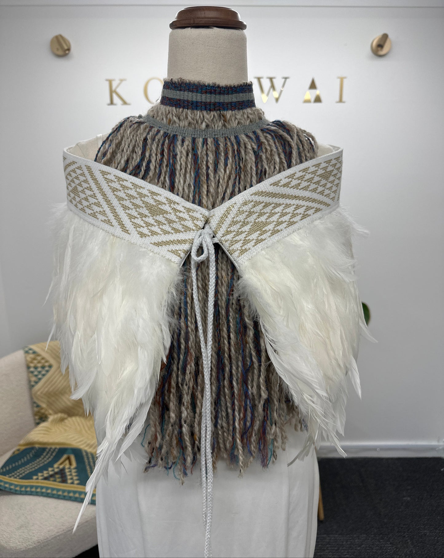 Hiwa White Contemporary Korowai